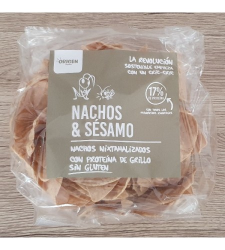 Nachos con harina de grillo y sésamo - Totopos